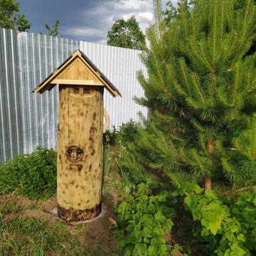 Bees on yellow hive